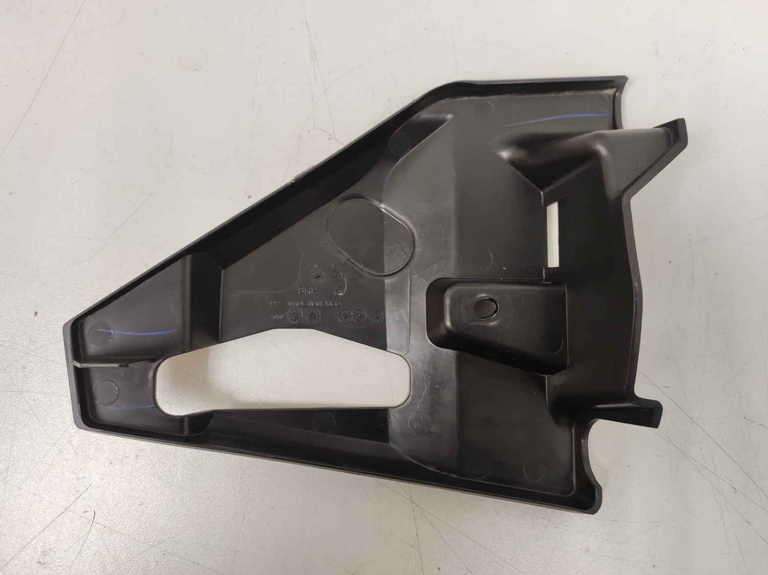 Крышка защёлка RH бу